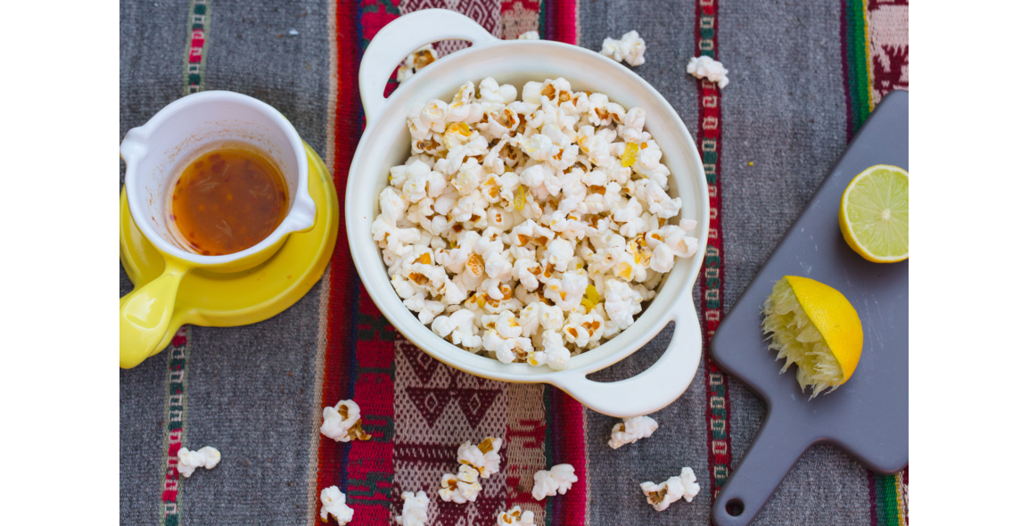 Popcorn with lime, cayenne and chili flavor