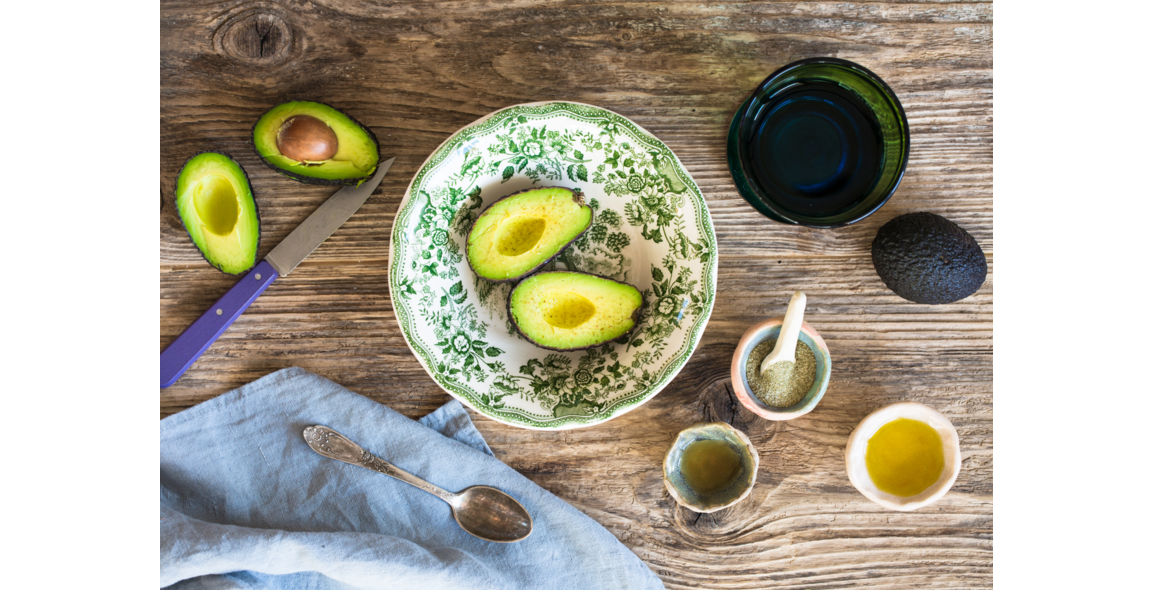 Avocado with linseedoil and herb salt
