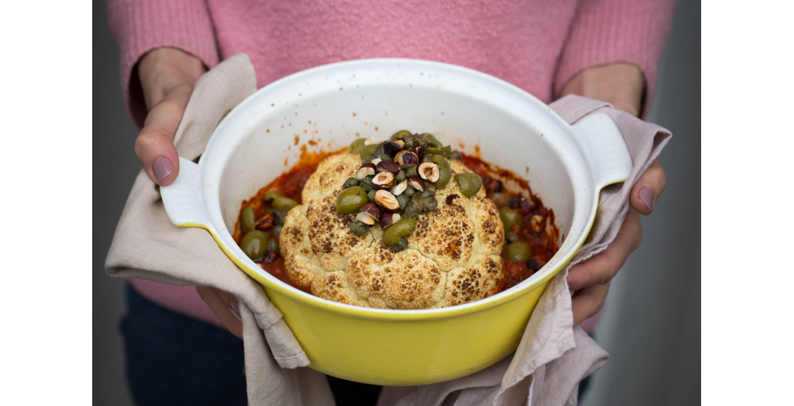 Roasted cauliflower with tomato sauce and olives