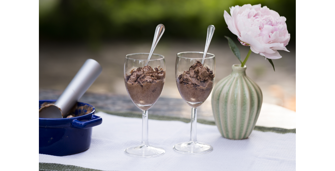 Sesame- coconut ice cream