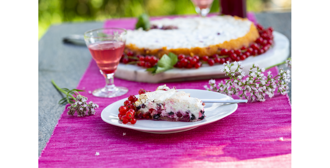 Currant shortcrust made from lentil flour, gluten-free