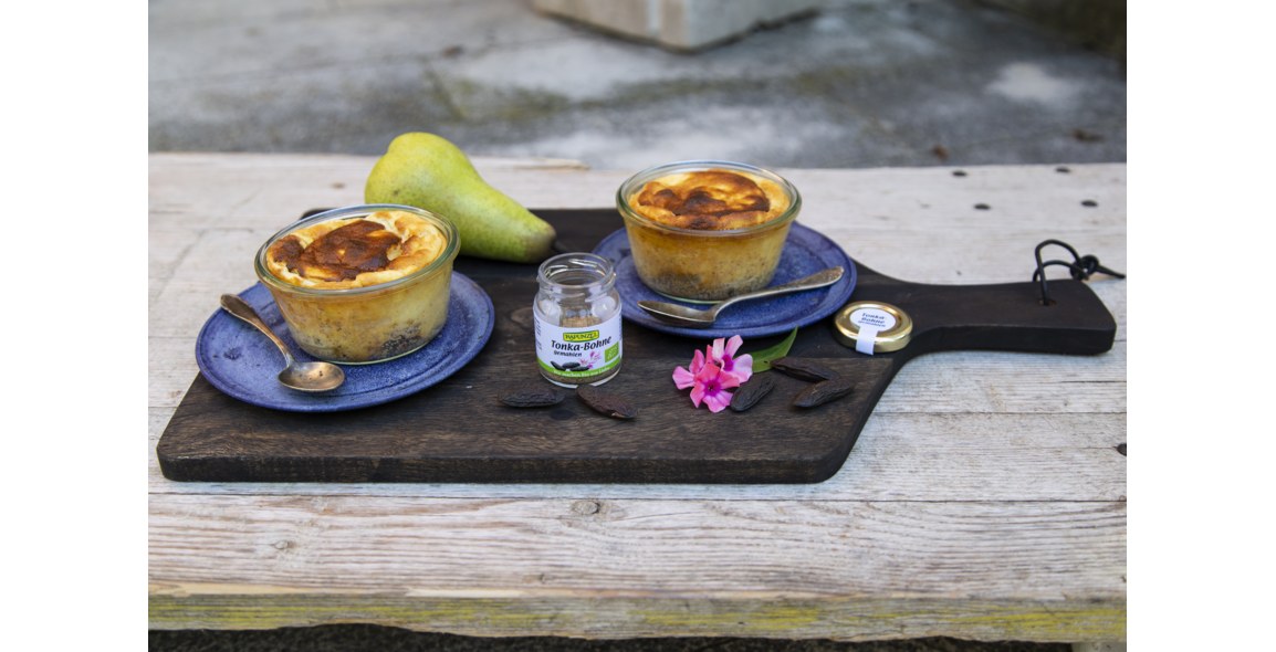 Quark soufflée with pear and tonka bean