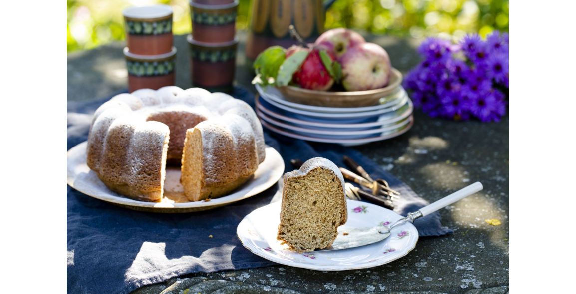 Apple cider cake
