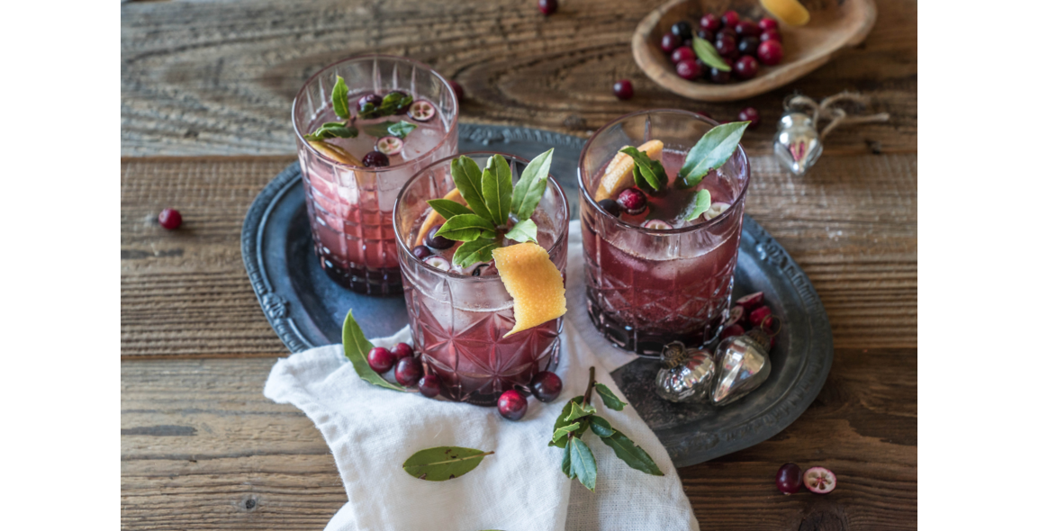 Cranberry spritz with bay leaf