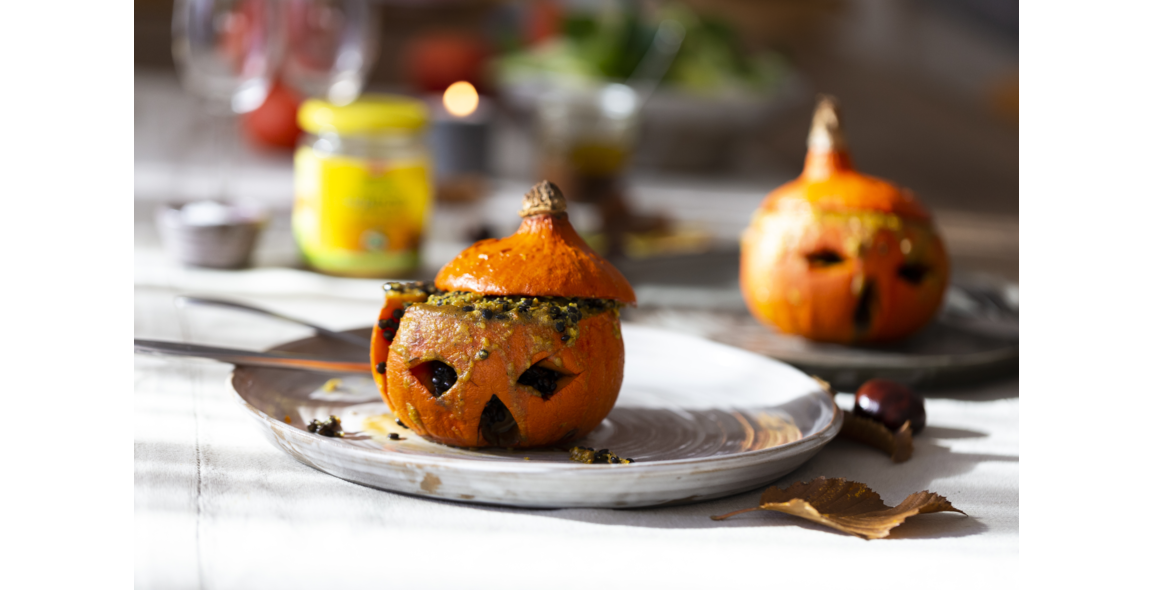 Halloween Hokkaido filled with beluga lentils and smoked tofu