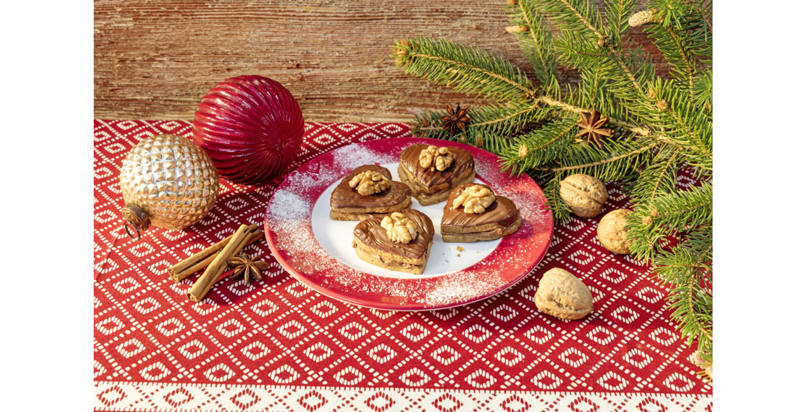 Walnut hearts with hazelnut chocolate cream
