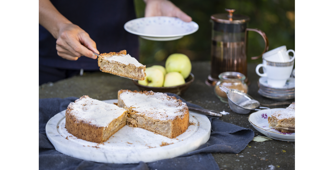 Apple Pie with almond and tonka bean