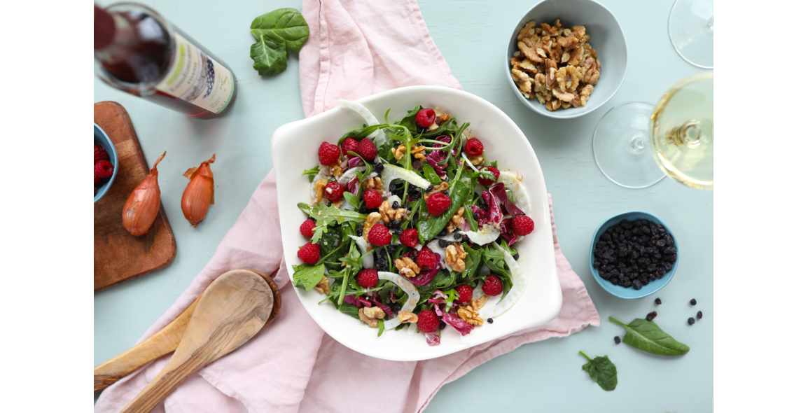 Salad with fennel, walnuts, and raspberries