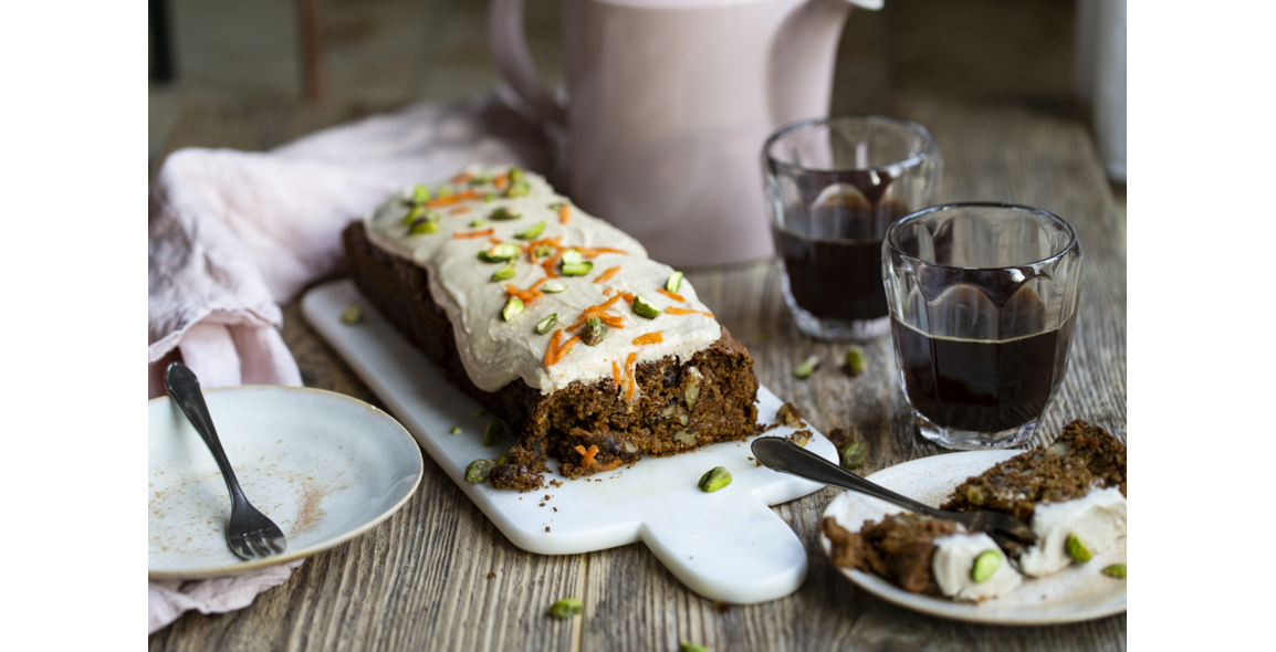 Carrot cake with walnuts and butter cream