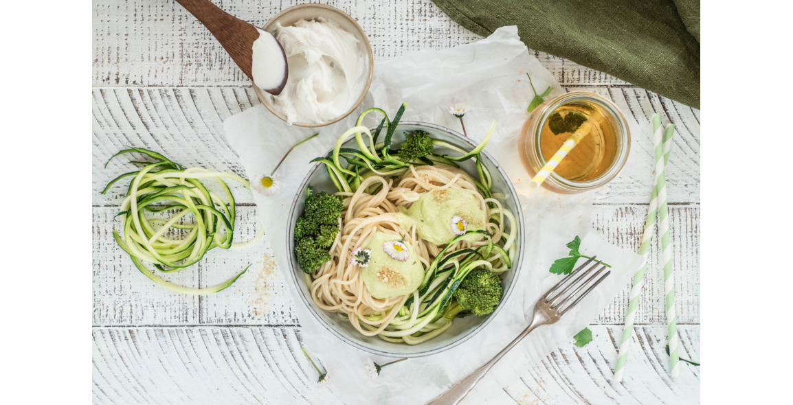 Spaghetti with zucchinelli in broccoli vegetable sauce