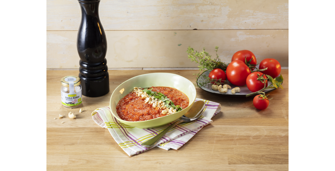 Tomato and carrot soup with Tonka