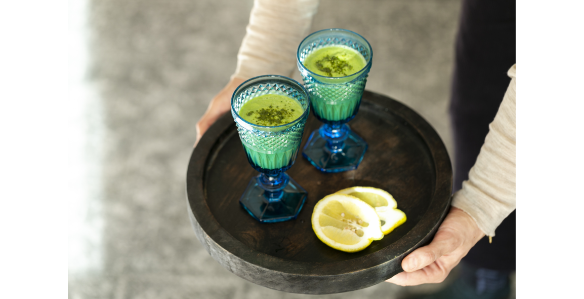 Wheat Gras Smoothie with apples and Matcha