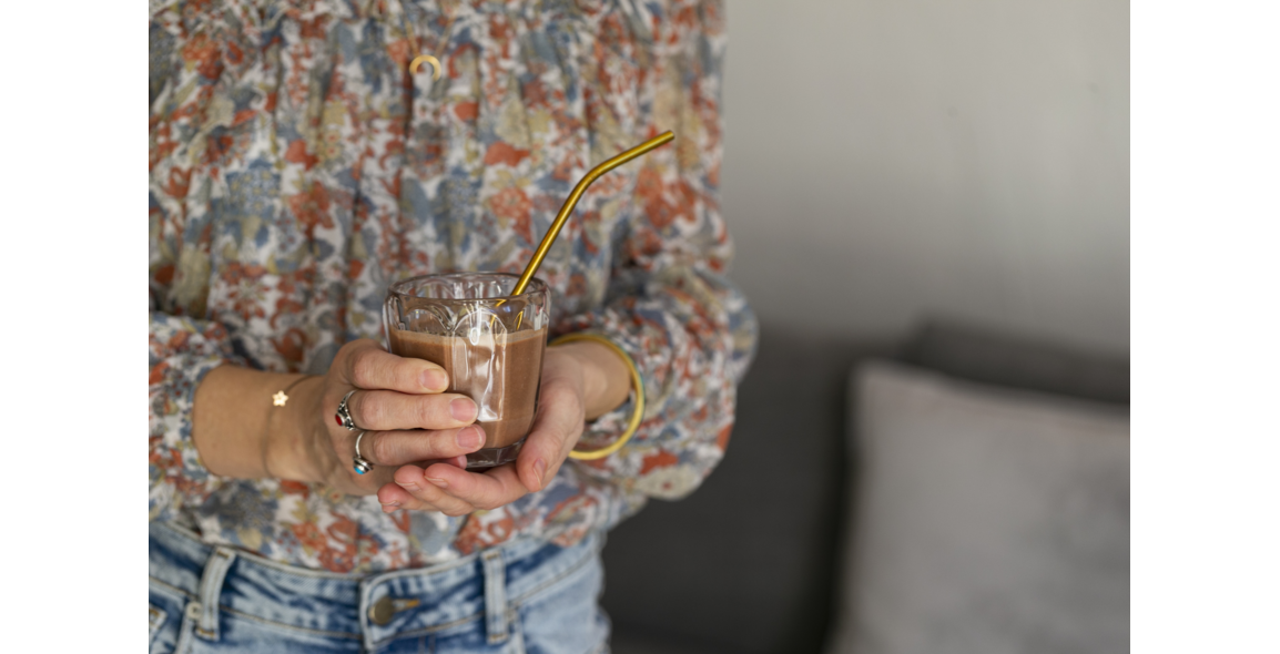 Protein smoothie with dates and oats