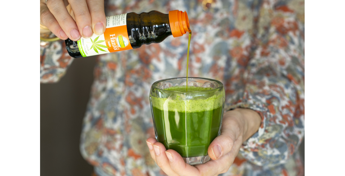 Wheat grass juice with apple and ginger