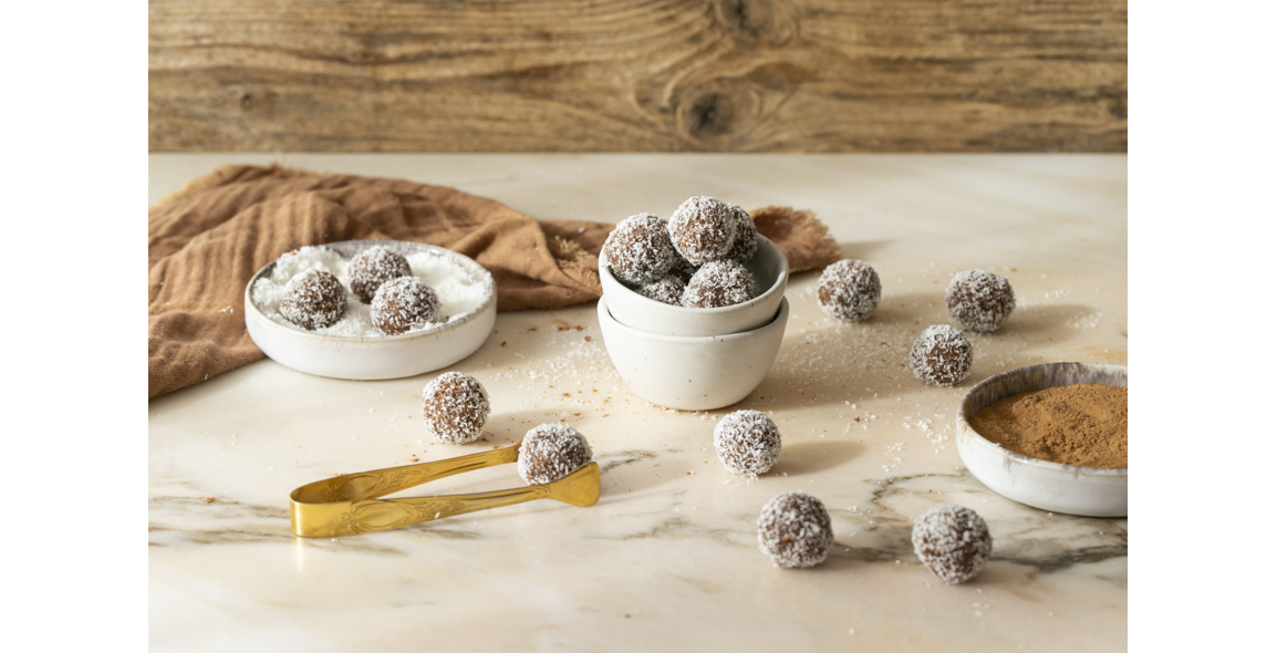 Coconut carob pralines