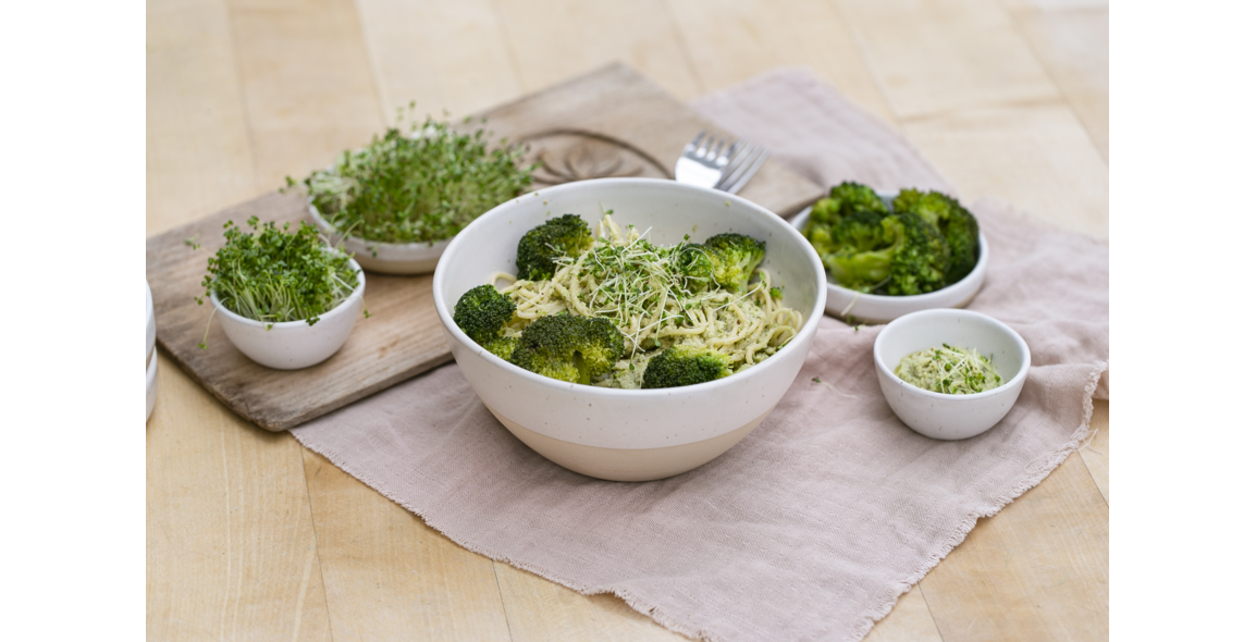 Spaghetti with sprout pesto and broccoli