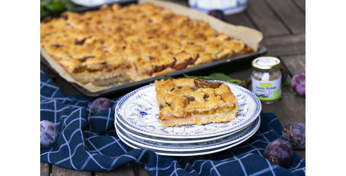 Classic plum cake