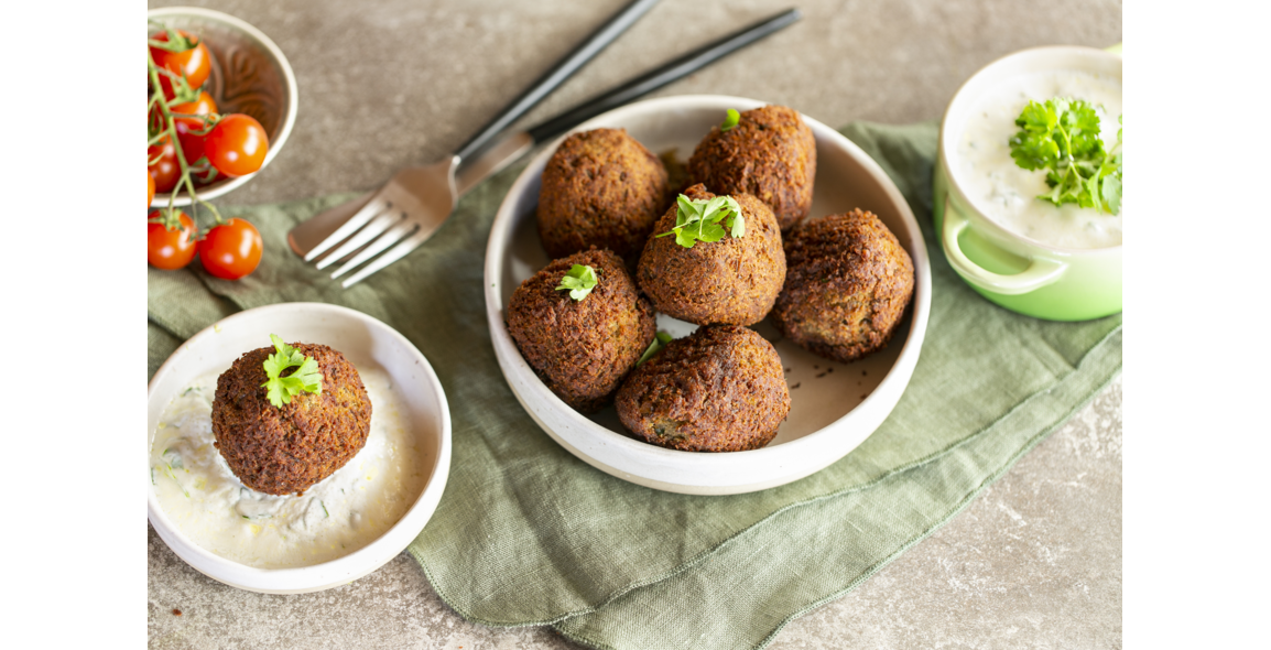 Lentil balls with spicy yogurt dip