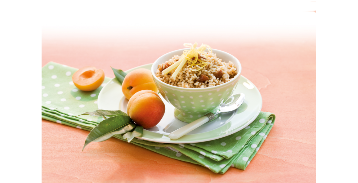 Sweet rice with almond butter and apricots