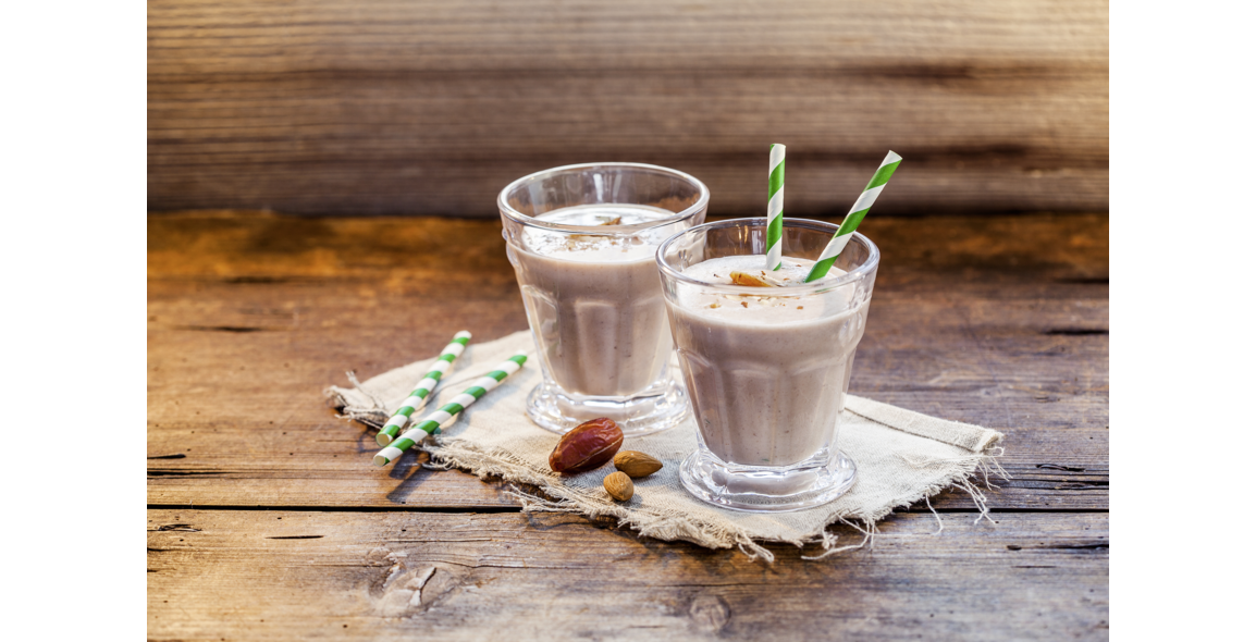 Date-almond shake