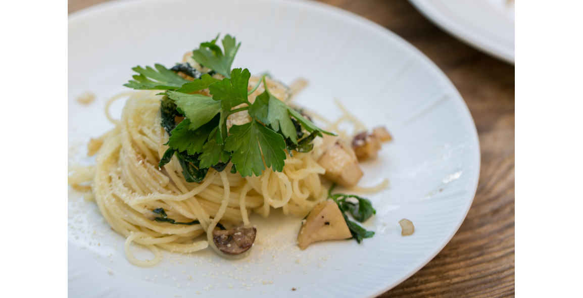 Spaghettini with fresh Mushrooms and Parsley