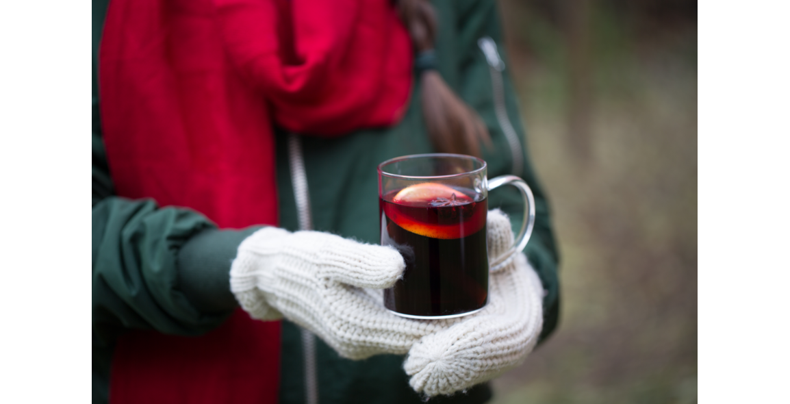 Mulled wine with spices and green pepper