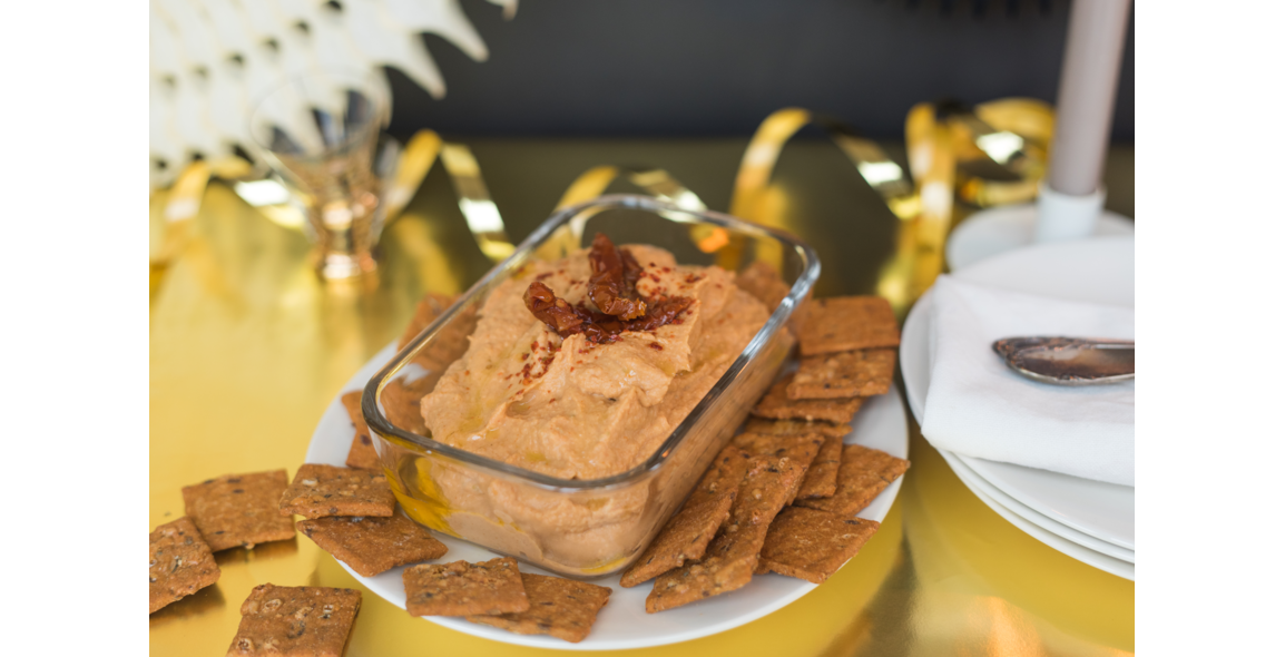 Hummus with sun dried tomatoes and garlic