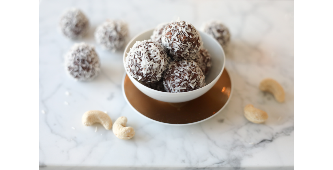 Energy balls with cashew, dates, cacao and coconut